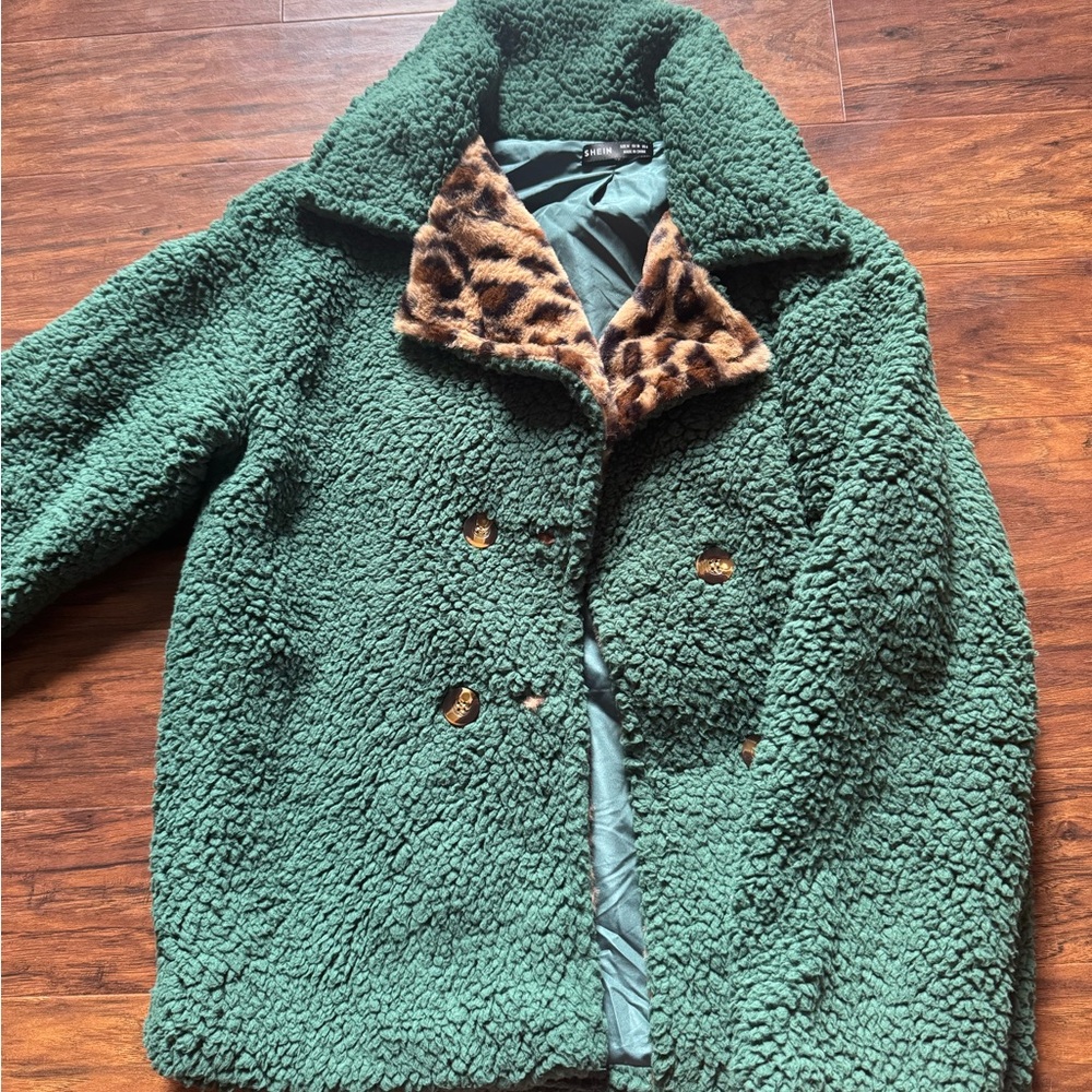 SHEIN Forest Green Teddy Jacket with Leopard Print Collar